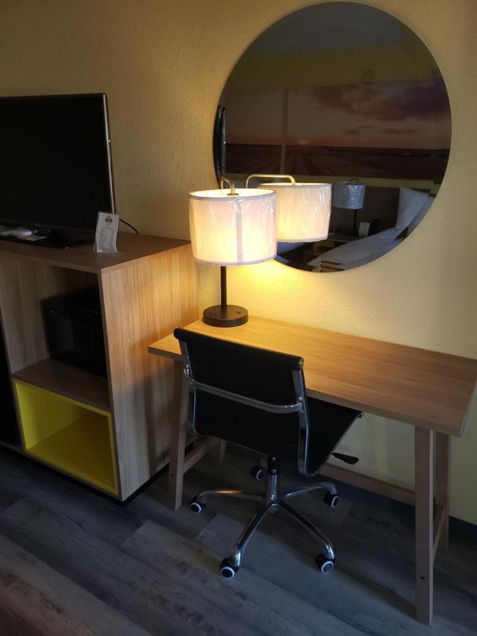 Days Inn & Suites By Wyndham Clovis Zewnętrze zdjęcie