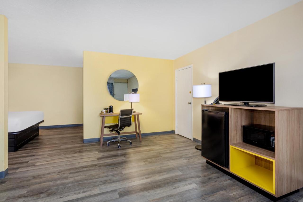 Days Inn & Suites By Wyndham Clovis Zewnętrze zdjęcie