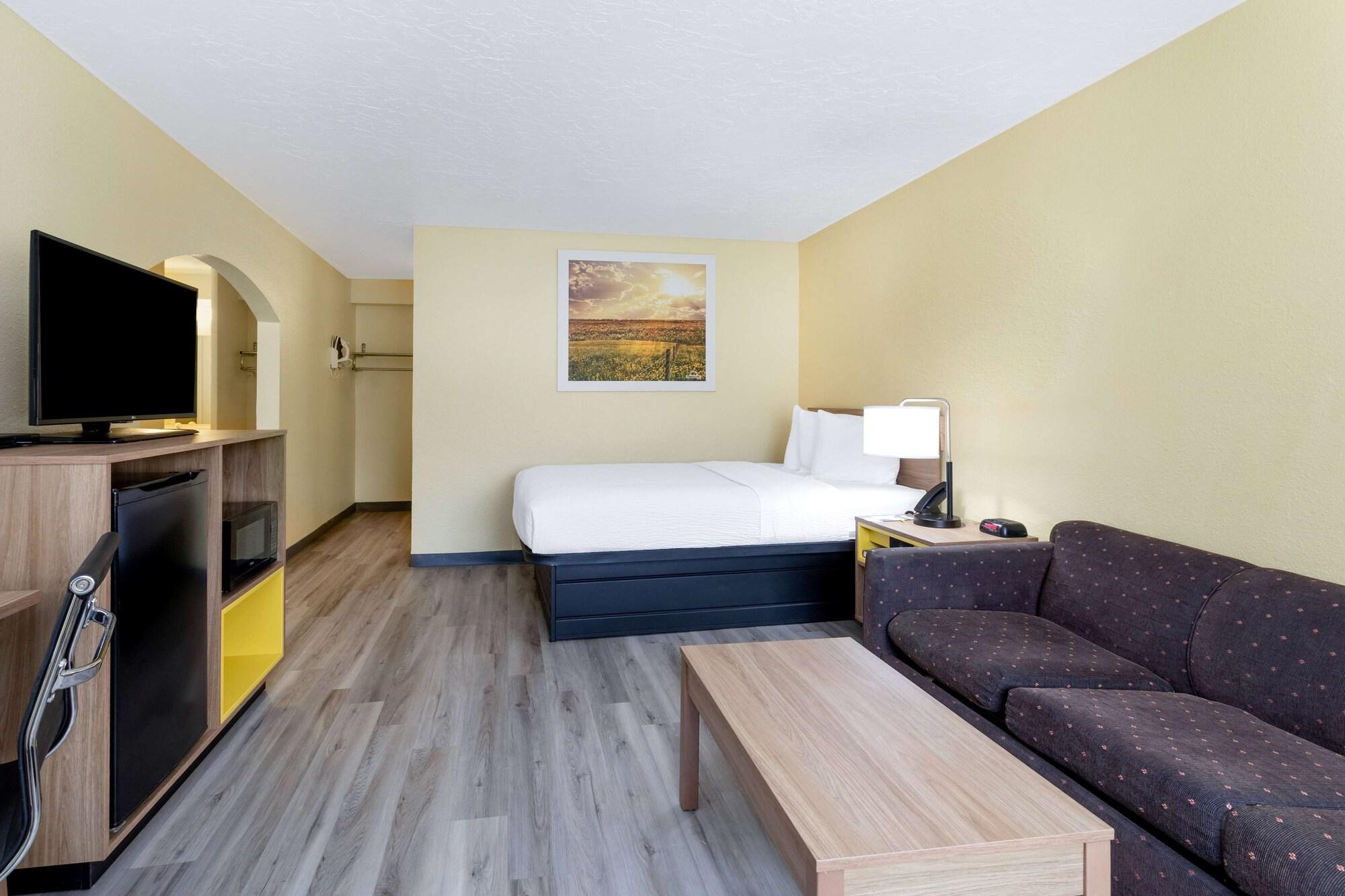 Days Inn & Suites By Wyndham Clovis Zewnętrze zdjęcie
