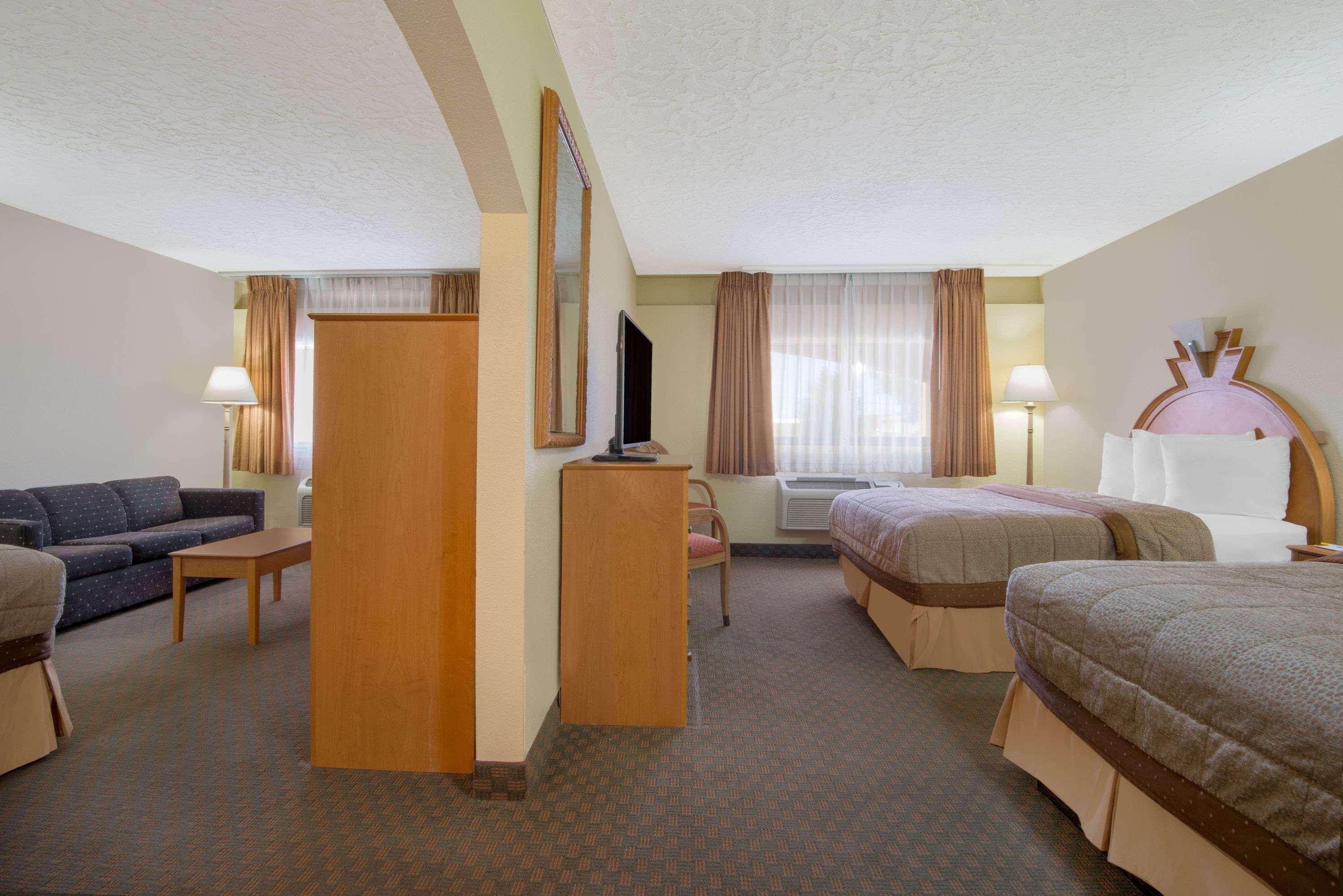 Days Inn & Suites By Wyndham Clovis Zewnętrze zdjęcie